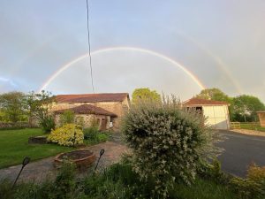 Jardin et cour - Chambres d'hôtes L'envers à Abzac